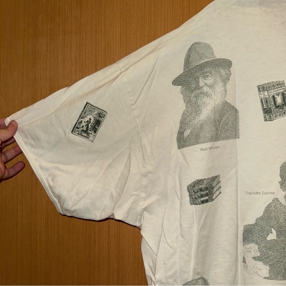 A Book Lover Never Goes to Bed Alone | Vintage T-shirt | 100% Cotton - Picture 7 of 9